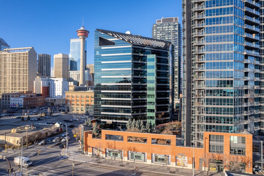 1100 1st St SE, Calgary, AB à louer - Photo du bâtiment - Image 2 de 24