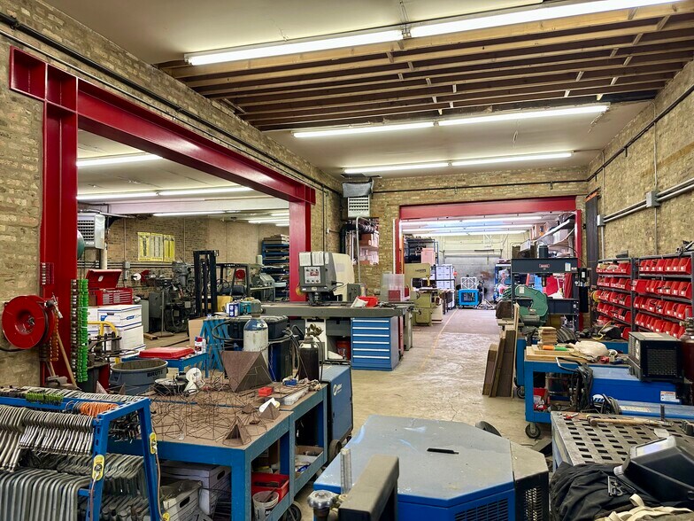 1908 N Milwaukee Ave, Chicago, IL à vendre - Photo du bâtiment - Image 3 de 16