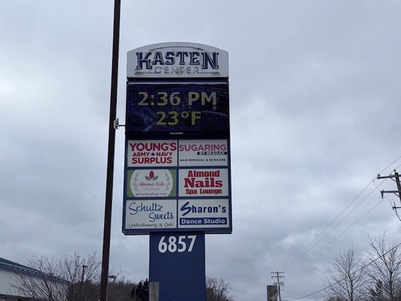 6831-6857 W Main St, Kalamazoo, MI for lease - Building Photo - Image 2 of 6
