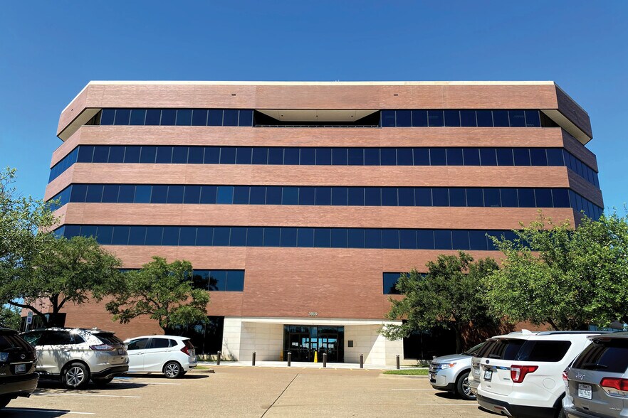 3000 Briarcrest Dr, Bryan, TX à louer - Photo du bâtiment - Image 2 de 23