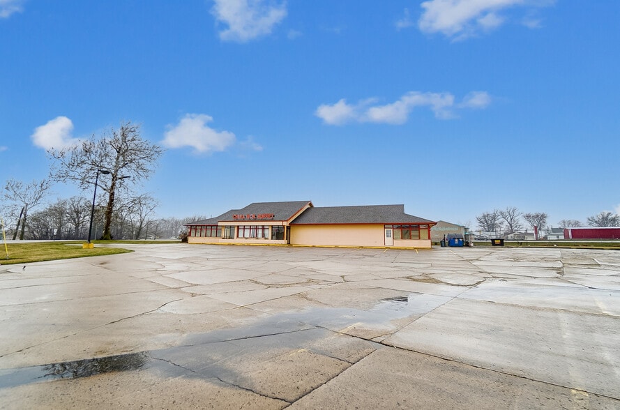 1401 E Market St, Celina, OH for sale - Building Photo - Image 2 of 7