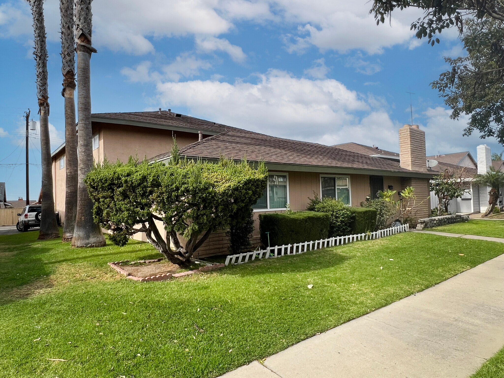 2562 N Bourbon St, Orange, CA à vendre Photo du bâtiment- Image 1 de 1