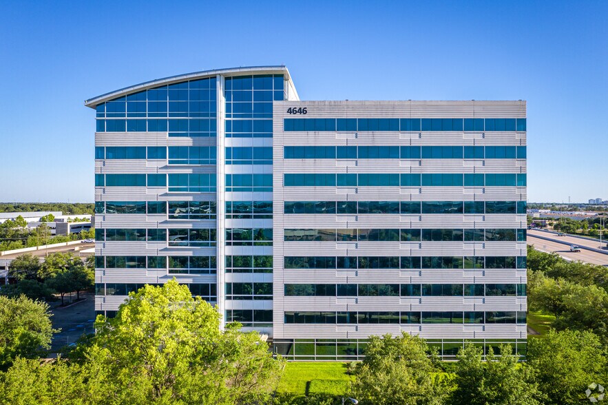 4646 W Sam Houston Pky N, Houston, TX à louer - Photo du bâtiment - Image 3 de 12