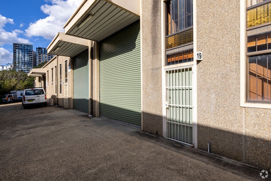 7 Carrington Rd, Castle Hill à louer - Photo du bâtiment - Image 3 de 4