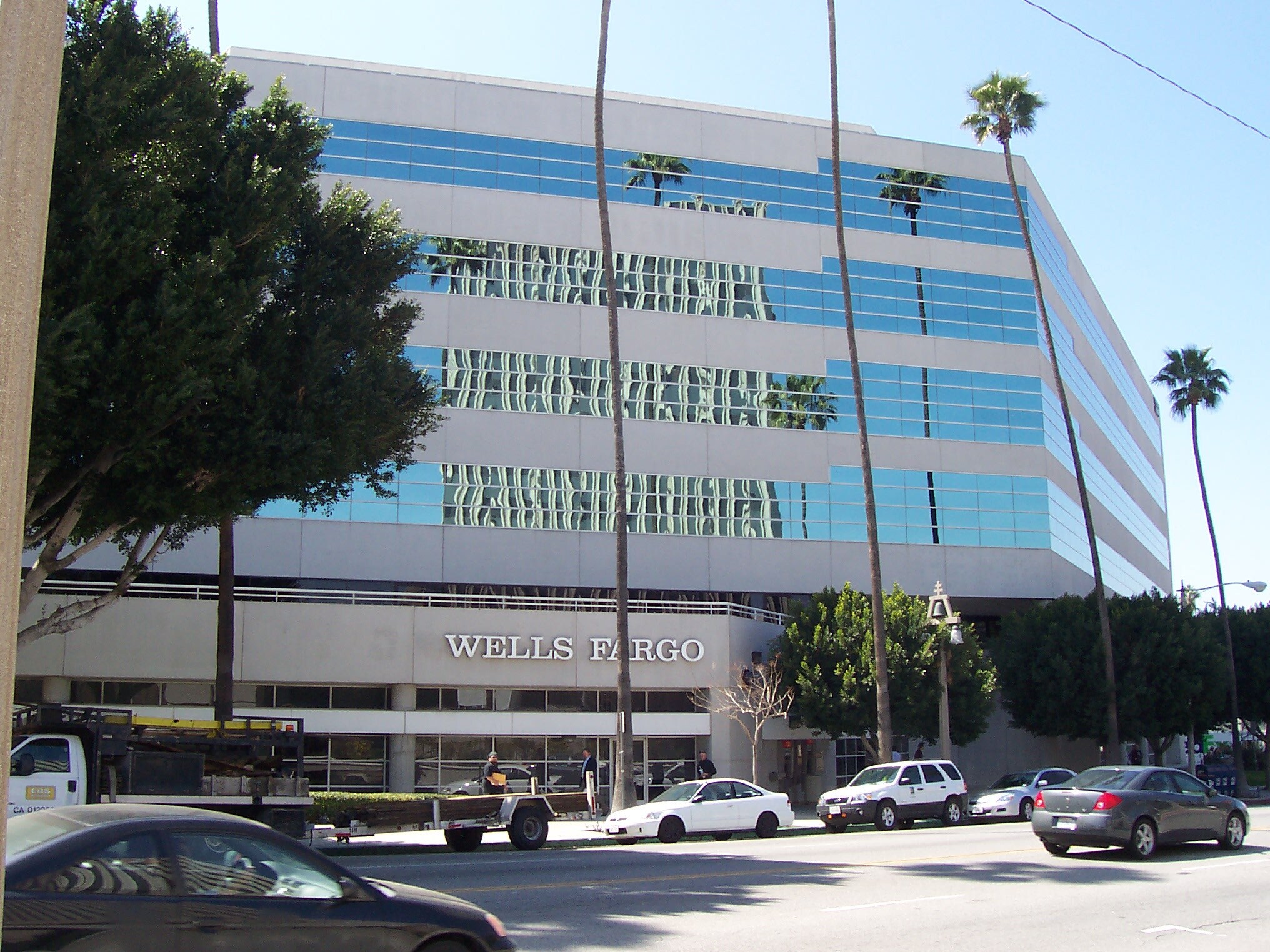 3750 University Ave, Riverside, CA à louer Photo du bâtiment- Image 1 de 3