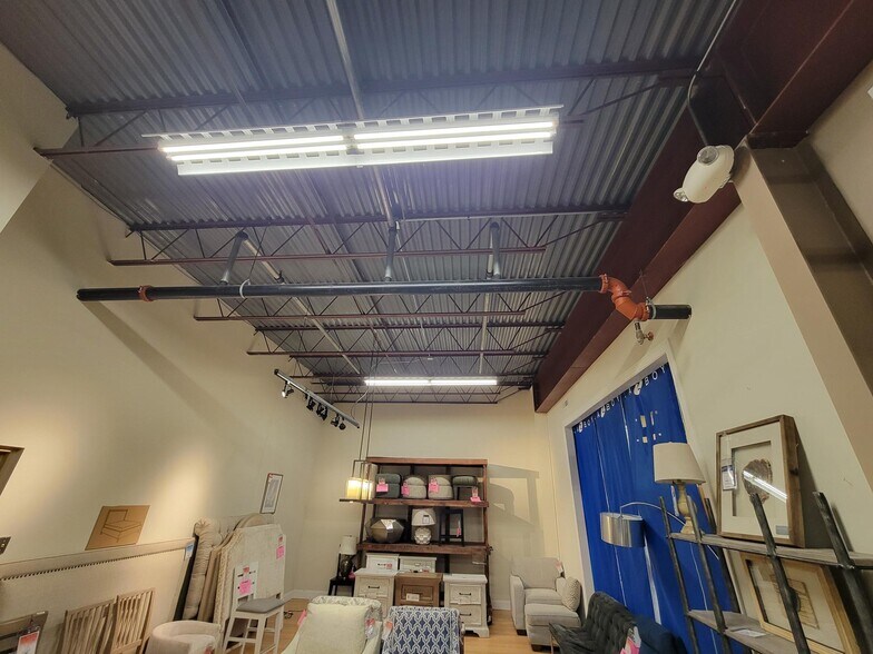 8365 Wicker Ave, Saint John, IN à vendre - Photo du bâtiment - Image 2 de 46