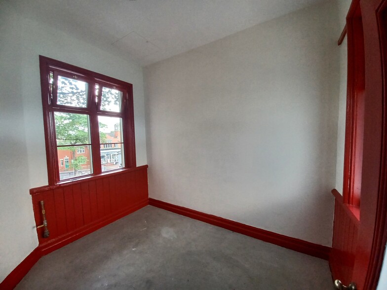 4 Stockport Rd, Stockport for lease - Interior Photo - Image 2 of 3