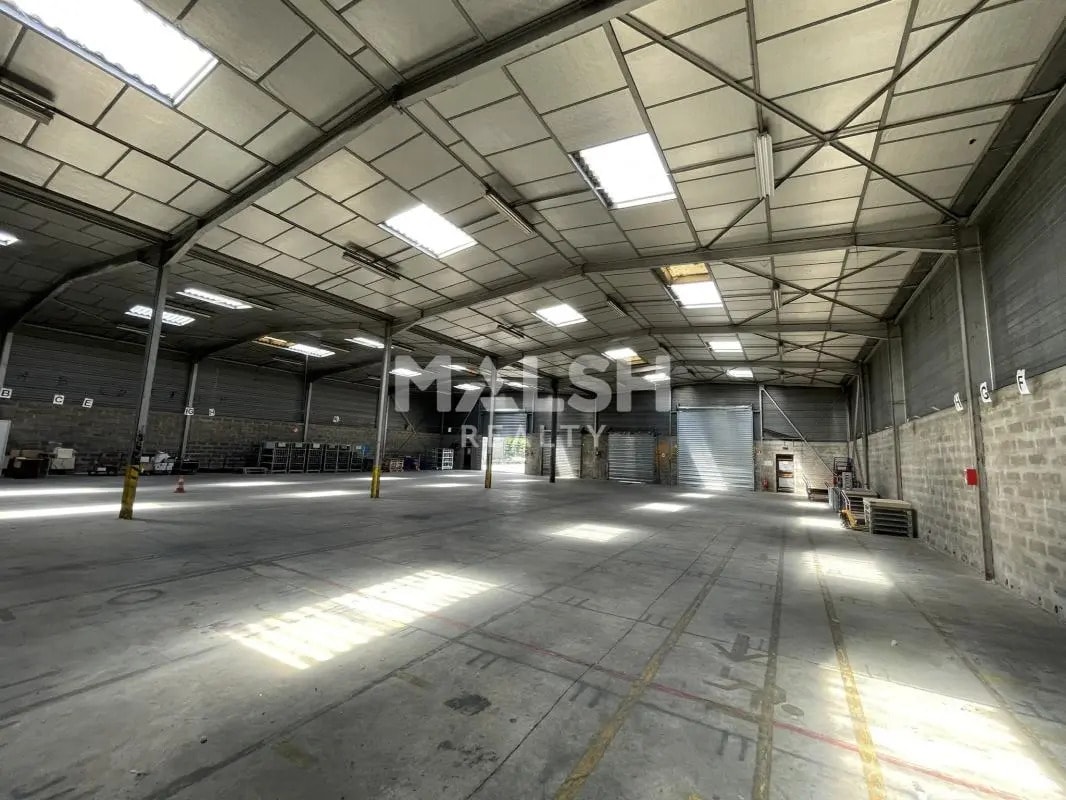 Office in Vaulx-en-Velin for lease Interior Photo- Image 1 of 27