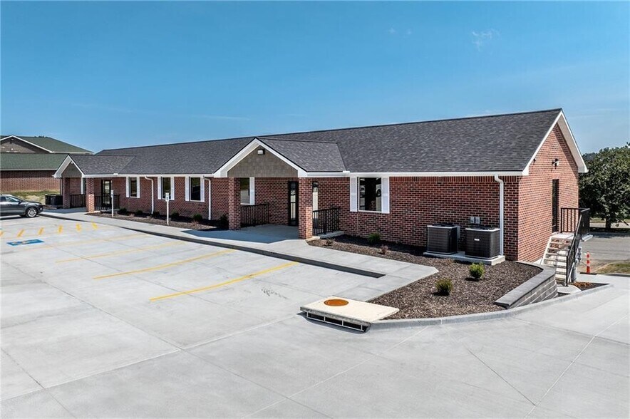 3820 Faraon St, Saint Joseph, MO for lease - Building Photo - Image 1 of 12