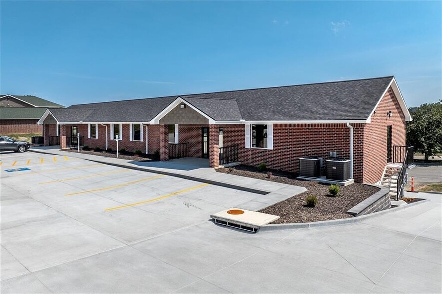 3830 Faraon St, Saint Joseph, MO for lease - Primary Photo - Image 1 of 12