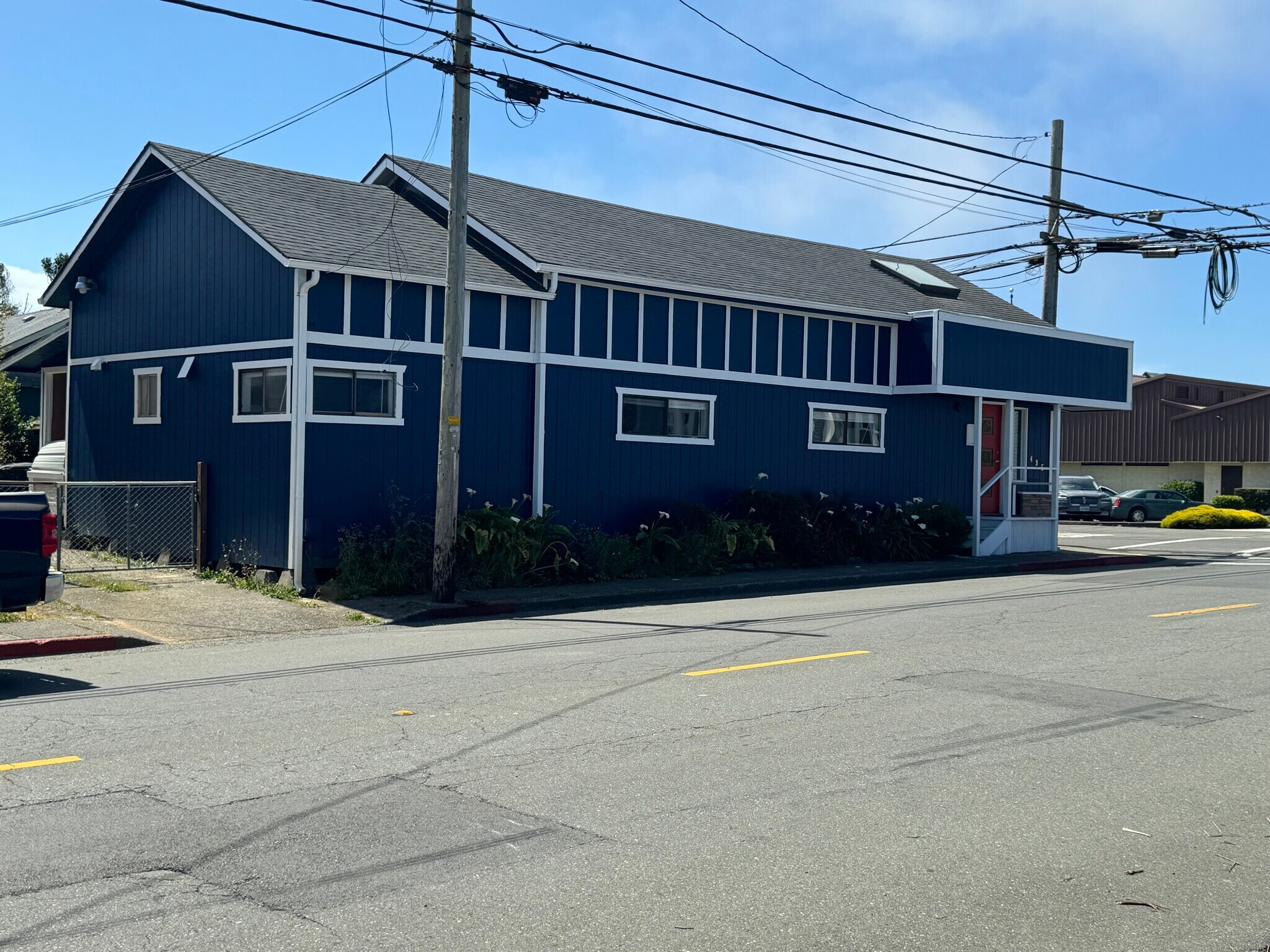 495 H St, Crescent City, CA à vendre Photo du bâtiment- Image 1 de 5