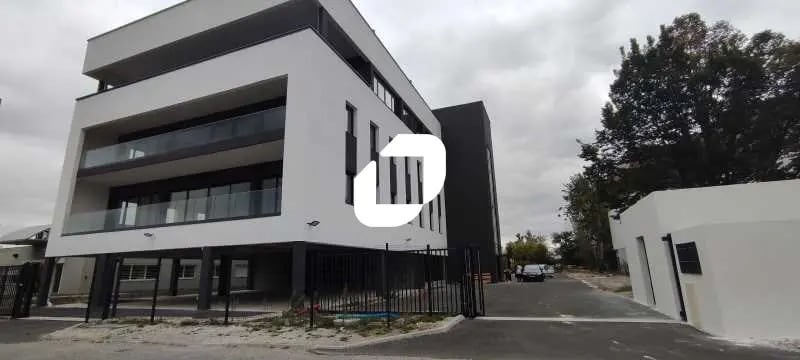 Office in Mérignac for lease - Building Photo - Image 1 of 13