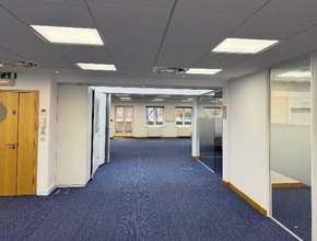 The Broadway, Farnham Common à louer Photo intérieure- Image 2 de 3