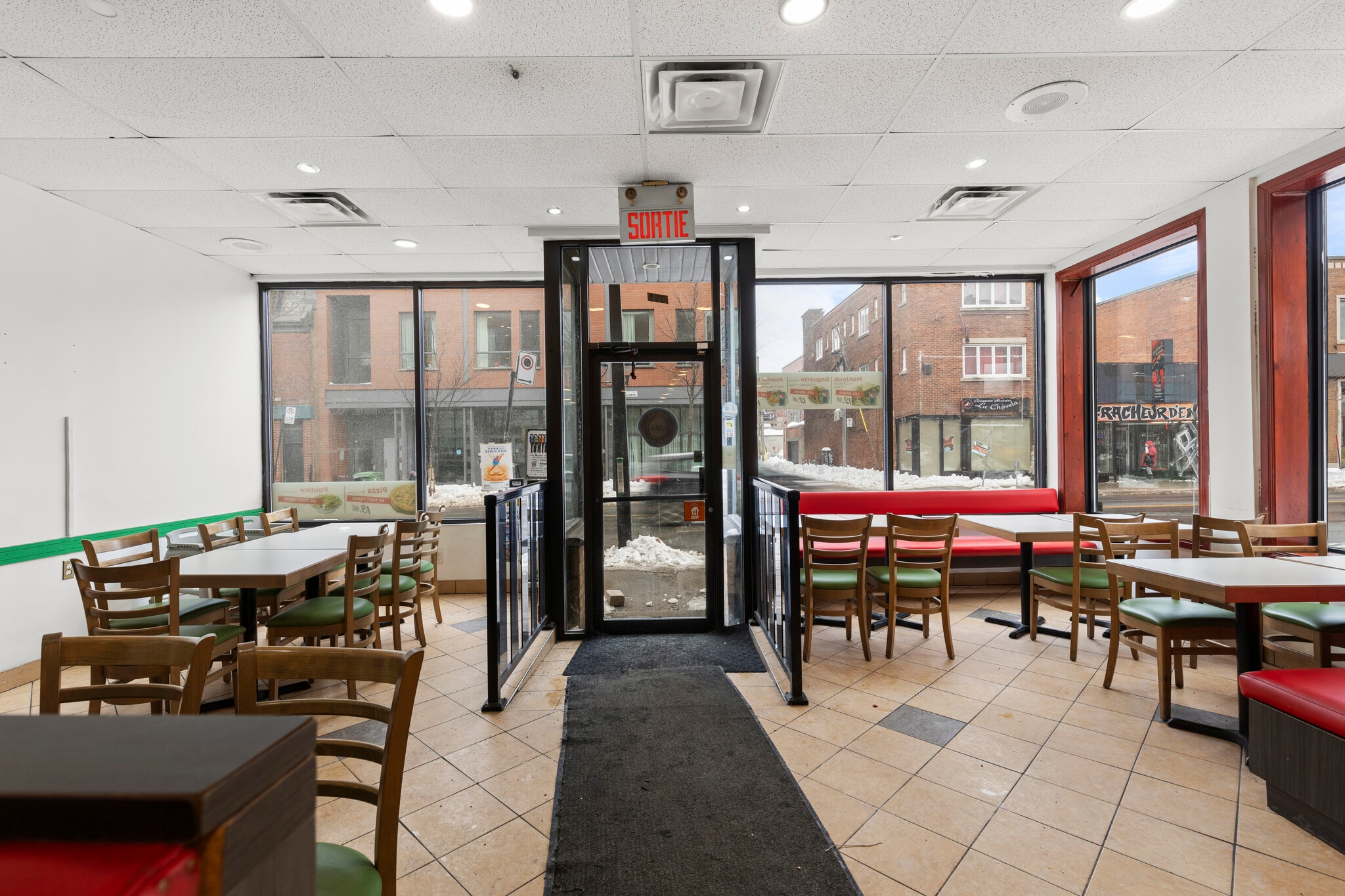 1821 Rue Ontario E, Montréal, QC for lease Interior Photo- Image 1 of 3