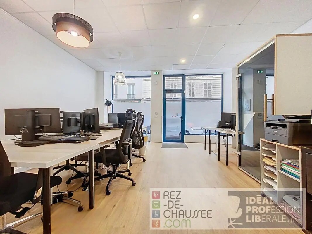 Multifamily in Paris for sale Building Photo- Image 1 of 8