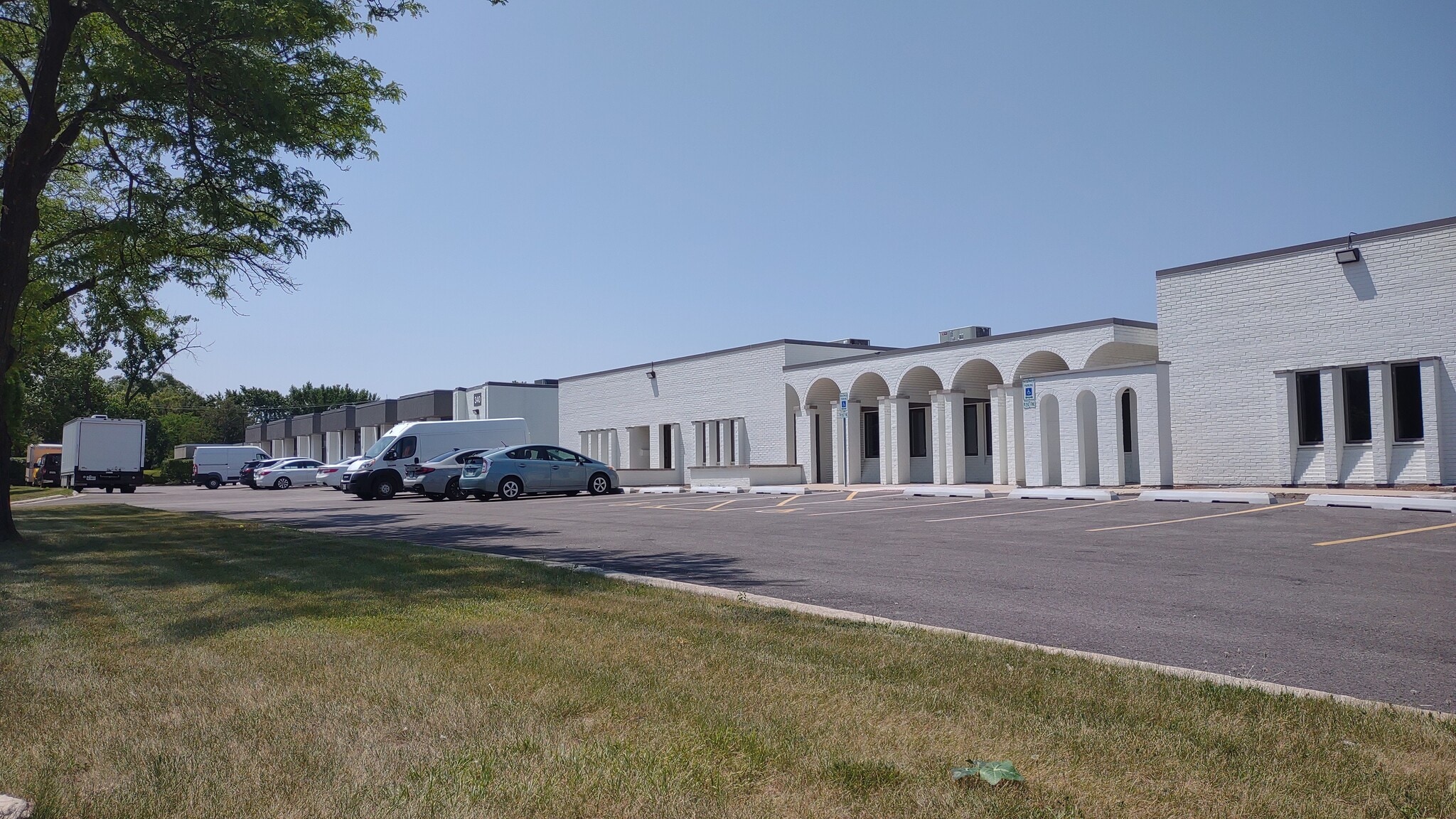 310-340 Melvin, Northbrook, IL for lease Building Photo- Image 1 of 10