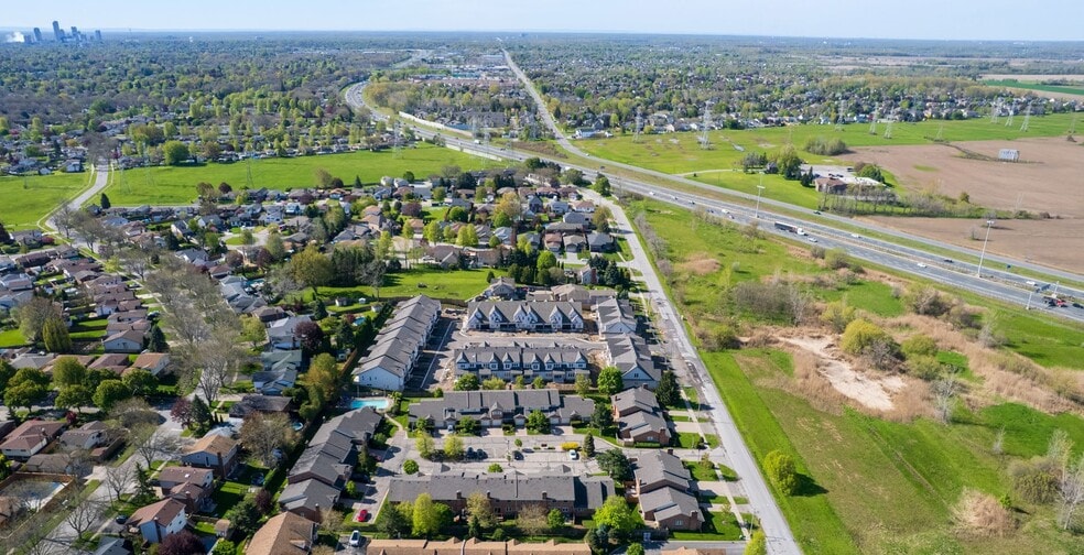 2700 Mewburn Rd, Niagara Falls, ON for sale - Building Photo - Image 2 of 46