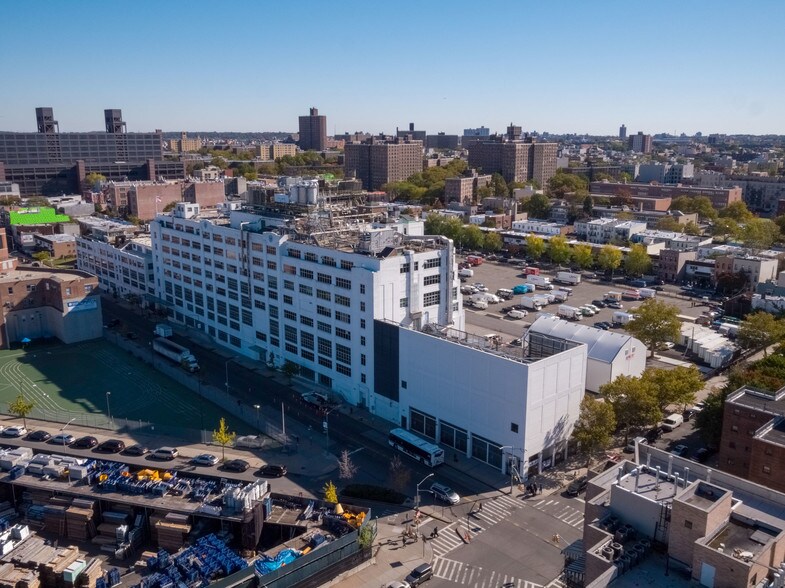 630 Flushing Ave, Brooklyn, NY à louer - Aérien - Image 2 de 16