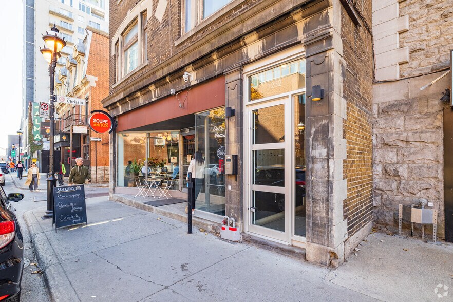 1228-1232 Rue Saint-Denis, Montréal, QC à louer - Photo du bâtiment - Image 2 de 3