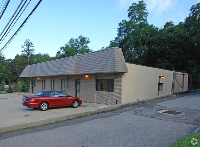 629 White Plains Rd, Tarrytown, NY à louer - Photo du bâtiment - Image 3 de 6