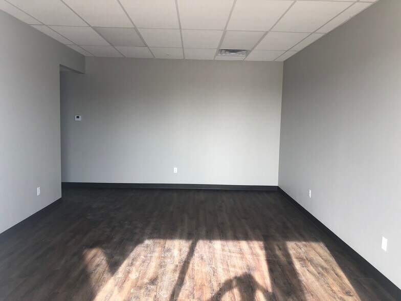 2207 N 17th St, Rogers, AR à louer - Photo intérieure - Image 3 de 11