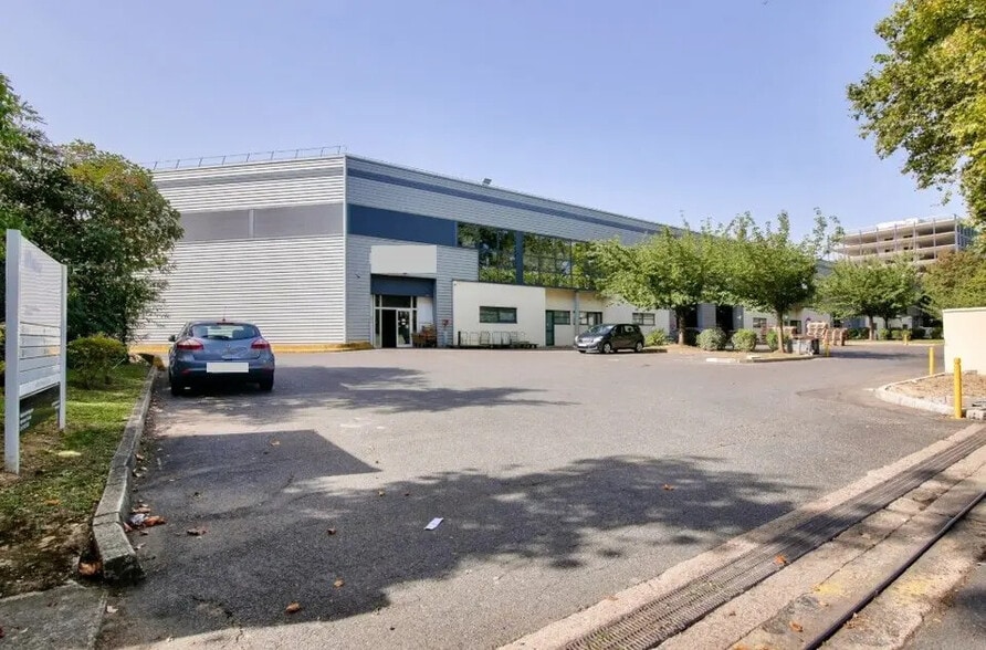 Flex in Le Blanc-Mesnil for lease - Building Photo - Image 3 of 4