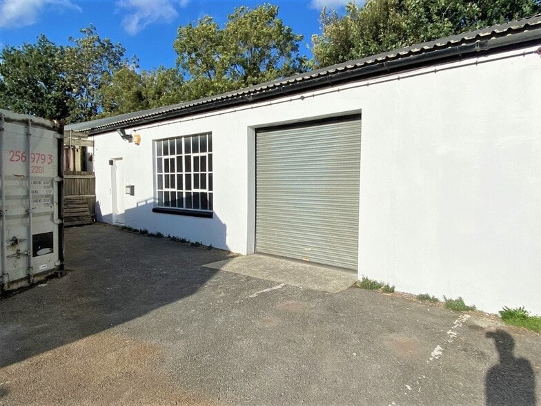 Transport Ave, Brentford for lease - Building Photo - Image 2 of 25