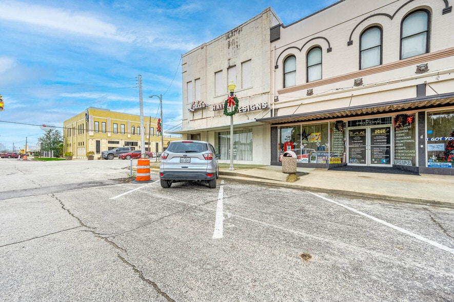 101 E Monseratte St, El Campo, TX à vendre - Photo du bâtiment - Image 2 de 39