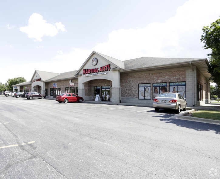 664 W Veterans Pky, Yorkville, IL for lease - Primary Photo - Image 1 of 3