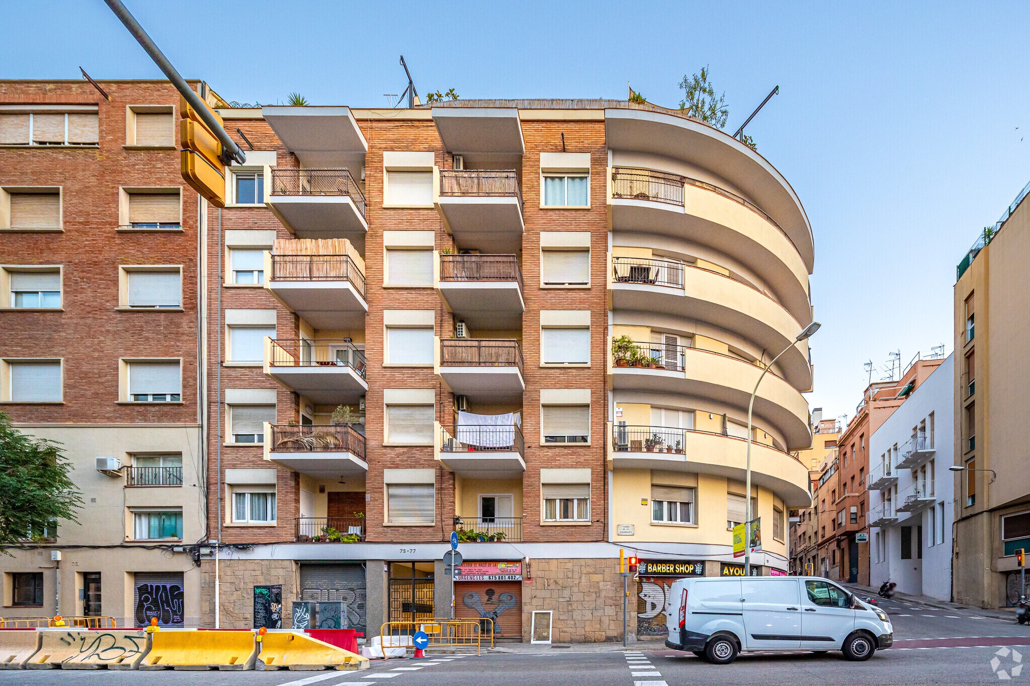 Carrer de les Camèlies, 75, Barcelone, Barcelona à louer Photo du bâtiment- Image 1 de 3