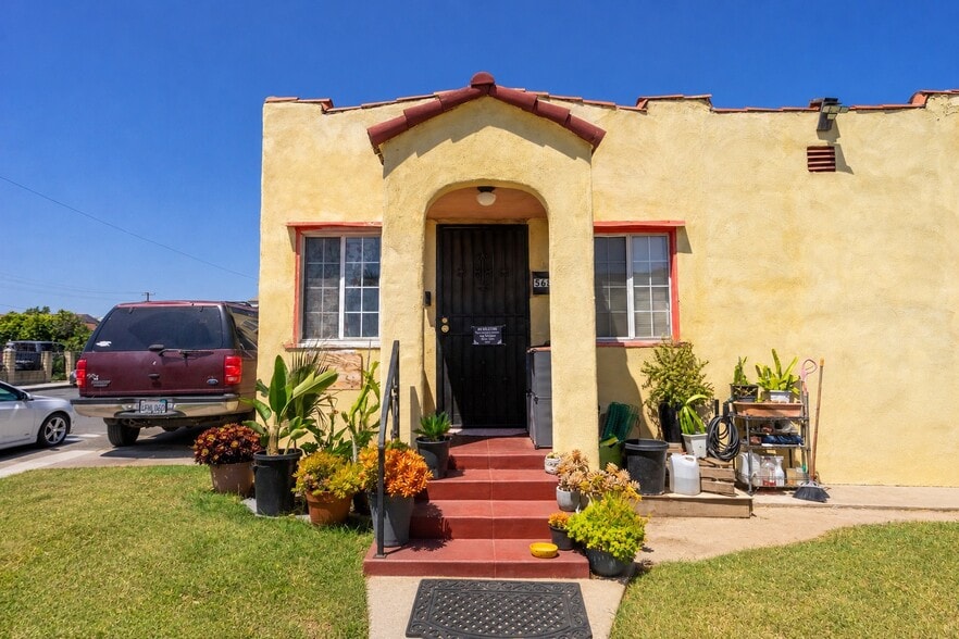 562 S Fetterly Ave, East Los Angeles, CA for sale - Building Photo - Image 2 of 6