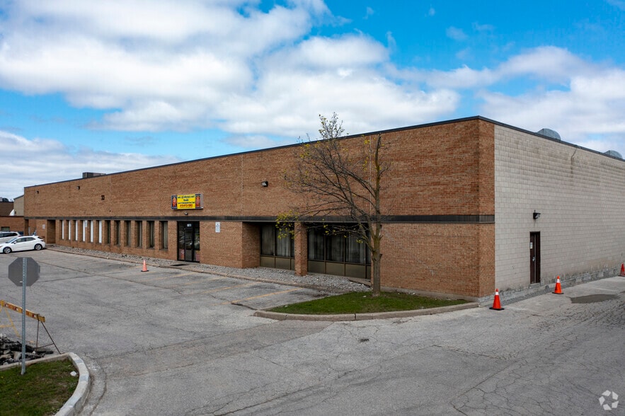 33 Melford Dr, Toronto, ON for lease - Building Photo - Image 2 of 6
