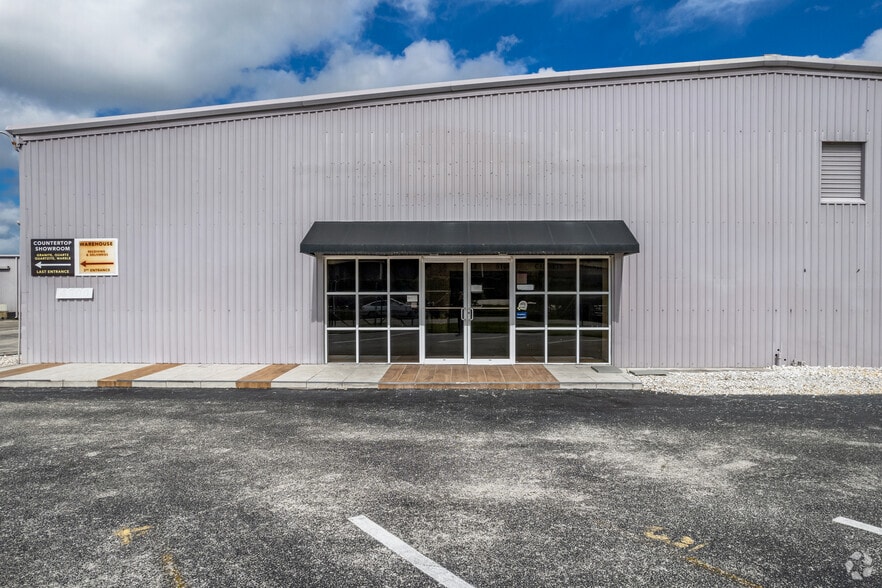 4500 Carmichael Ave, Sarasota, FL for lease - Building Photo - Image 2 of 17