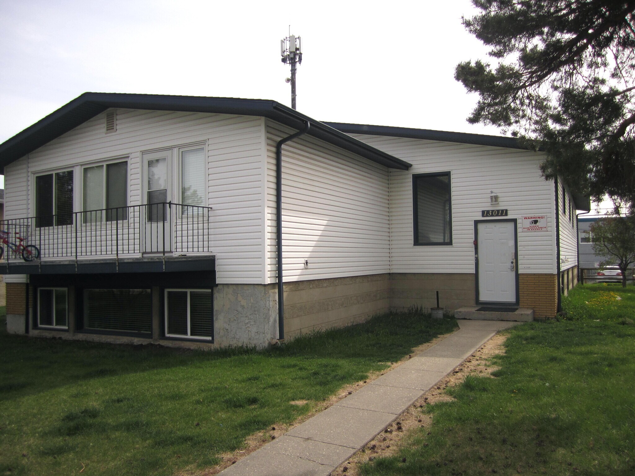 13011 83rd St NW, Edmonton, AB for sale Primary Photo- Image 1 of 1