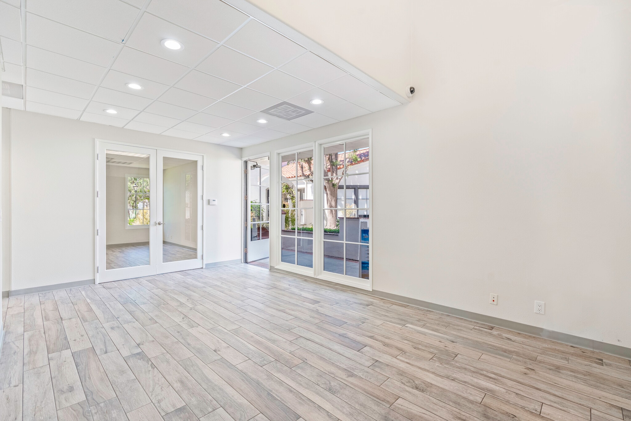 27442 Calle Arroyo, San Juan Capistrano, CA for lease Interior Photo- Image 1 of 15