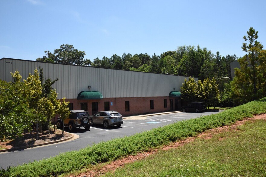 5060 Wallace Dr, Cumming, GA à louer - Photo principale - Image 2 de 4