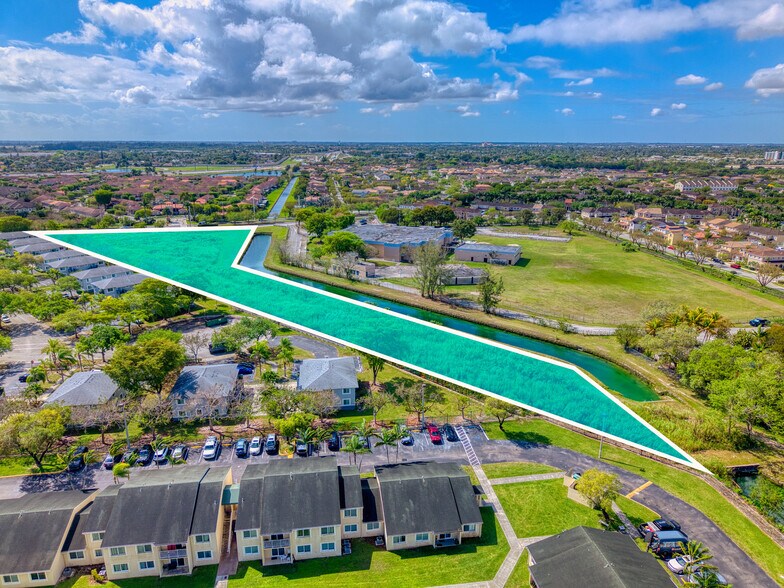 SW 272 ST, Naranja, FL à vendre - Photo du bâtiment - Image 3 de 9