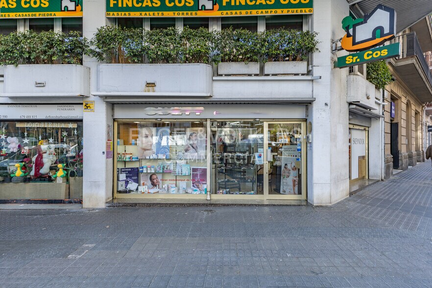 Commerce de détail dans Barcelone, Barcelona à louer - Photo du bâtiment - Image 3 de 9