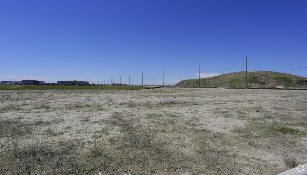 Cross Iron Dr, Rocky View No 44, AB for sale - Primary Photo - Image 1 of 1