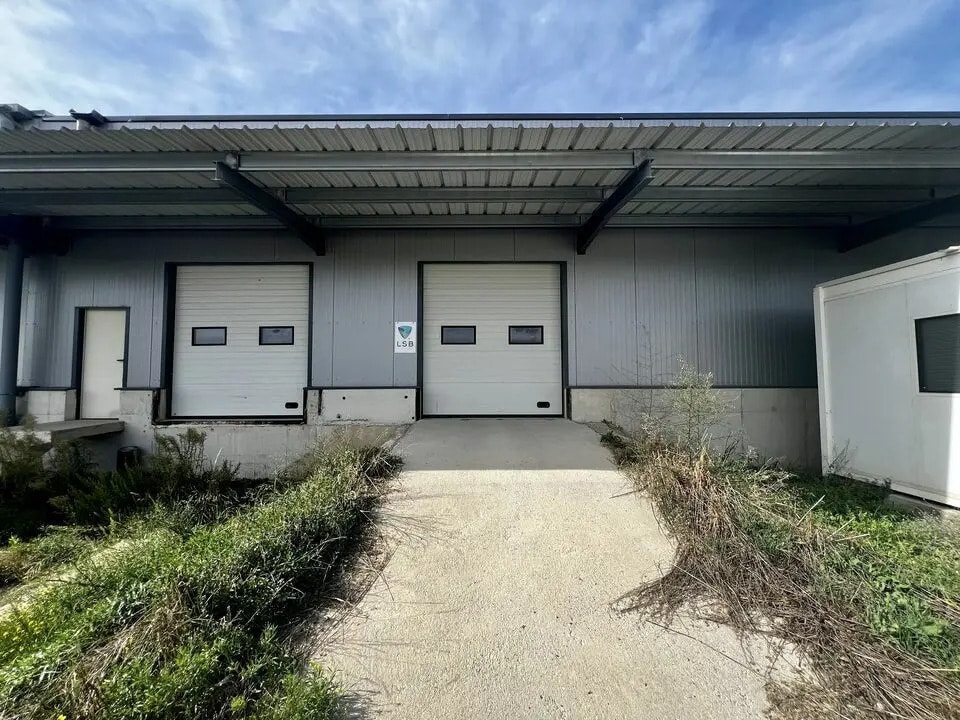 Flex in Cavaillon for lease Building Photo- Image 1 of 9