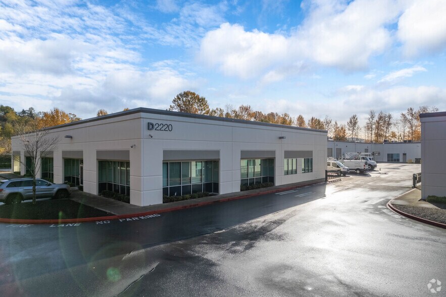 2200 Lind Ave SW, Renton, WA à louer - Photo du bâtiment - Image 3 de 5