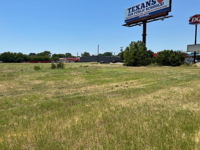 SWC Interstate Highway 35E & East Crestview Drive, Lacy Lakeview, TX à vendre - Photo du bâtiment - Image 2 de 6