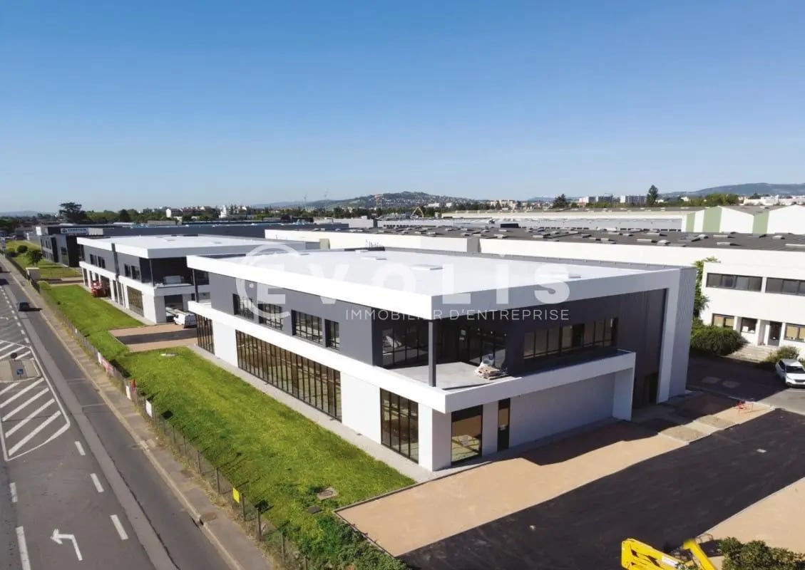 Flex in Arnas for lease Building Photo- Image 1 of 26