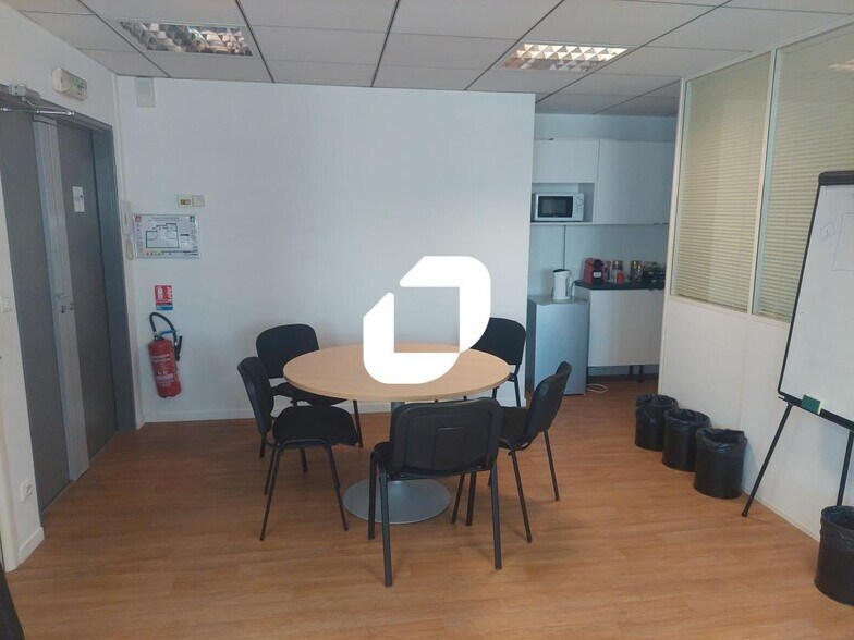 Bureau dans Issy-les-Moulineaux à louer - Photo intérieure - Image 3 de 9