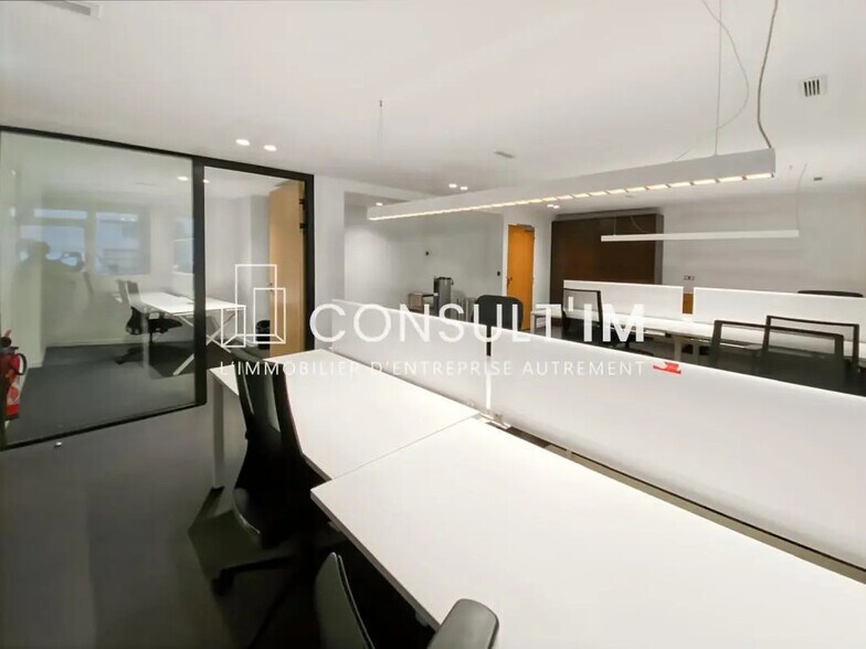 Bureau dans Puteaux à louer - Photo du bâtiment - Image 3 de 7