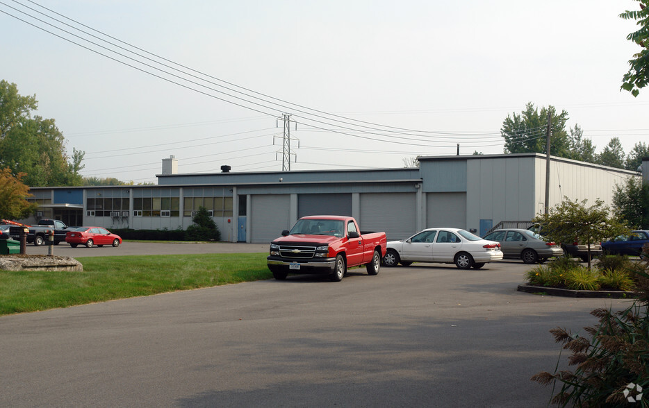 110 Monarch Dr, Liverpool, NY for lease - Building Photo - Image 2 of 7