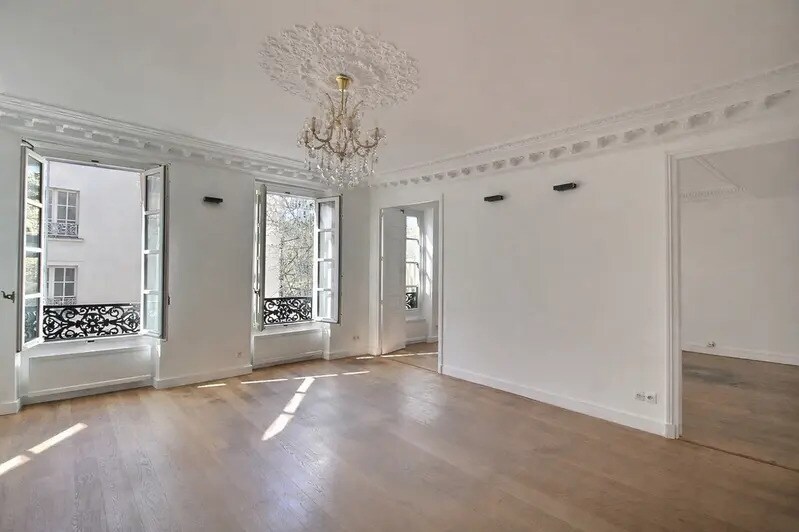 Office in Paris for lease Interior Photo- Image 1 of 10