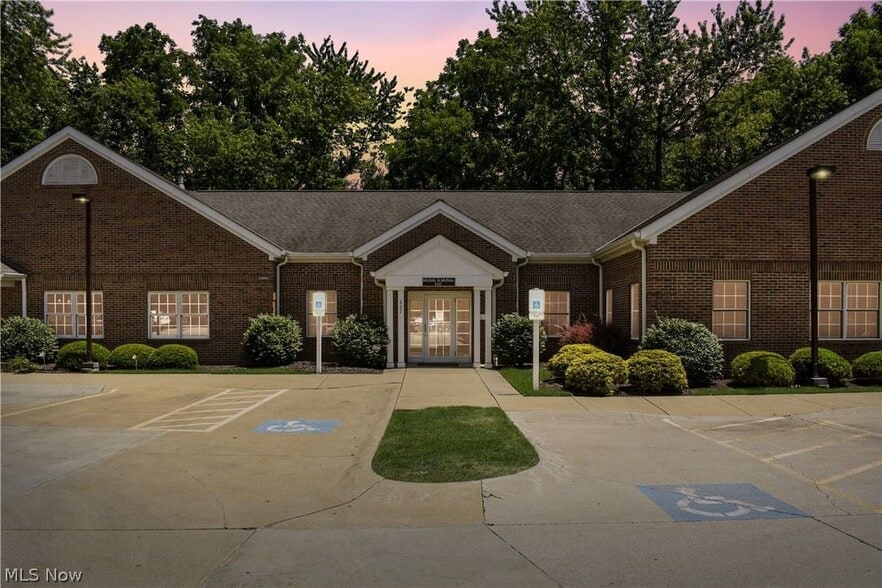 28885 Center Ridge Rd, Westlake, OH for lease - Primary Photo - Image 1 of 8