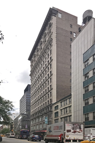 80 Fifth Ave, New York, NY à louer - Photo du bâtiment - Image 2 de 13