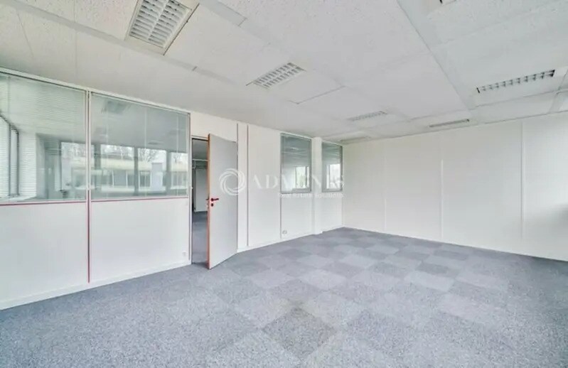 Office in Saint-Thibault-des-Vignes for sale - Interior Photo - Image 3 of 6